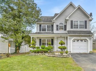 16 Main St, Helmetta, NJ 08828