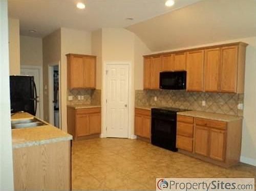 4th image of 403 Wilkins Ln