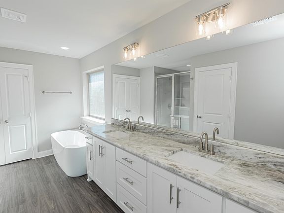 5th image of 403 Meadow Ct