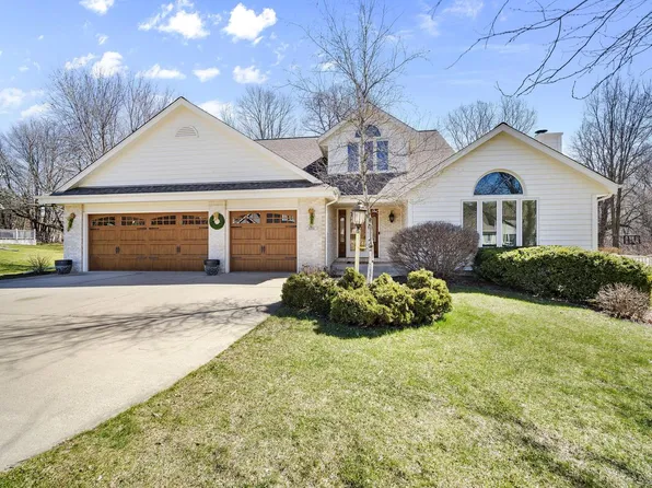 1131 South Silverbrook DRIVE, West Bend, WI 53095