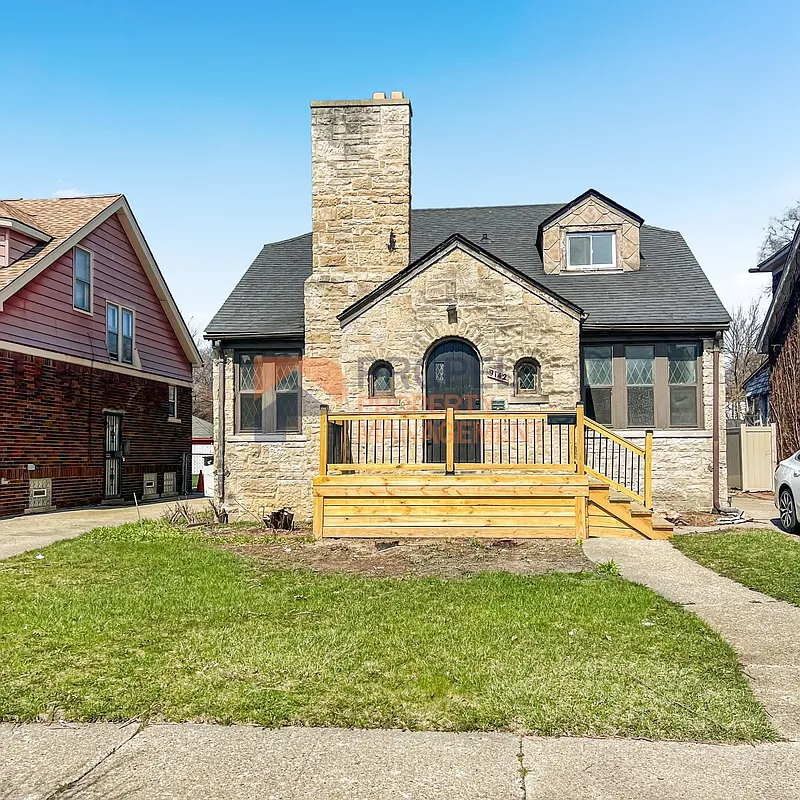 5 bed, 1.5 bath, 1450 sqft, $1,700 — Photo 1