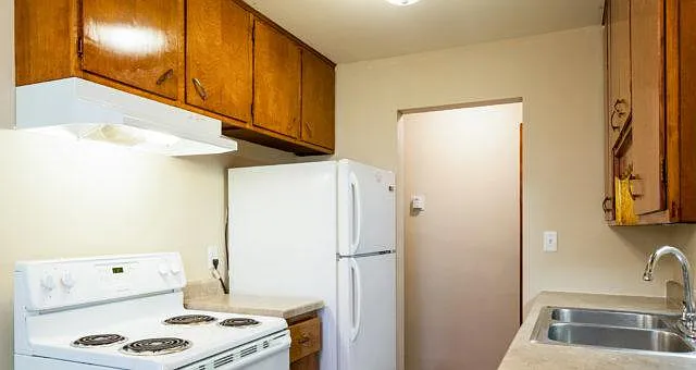 Como Villa Estates — Photo 3