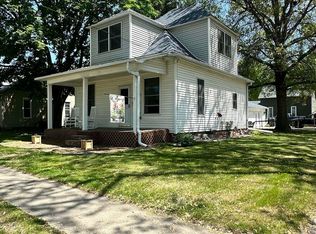 614 S 7th St, Oskaloosa, IA 52577