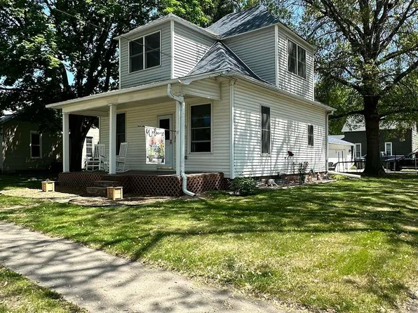 614 S 7th St, Oskaloosa, IA 52577