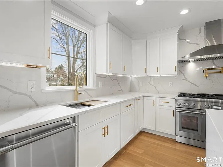 5 Shaw Ave — Photo 10
