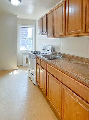 3rd image of 91-32 195th St #4D