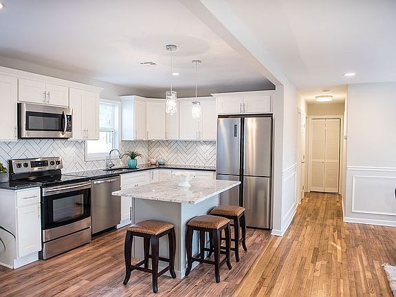 2nd image of 18 Tall Oaks Dr