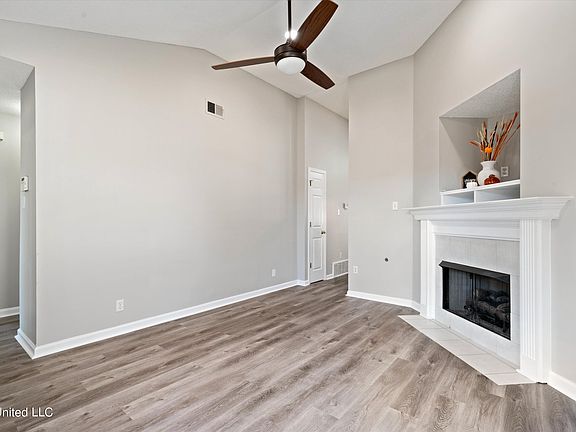 4th image of 5329 Bradley Ln