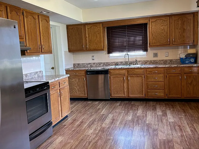 302 Salem St — Photo 13