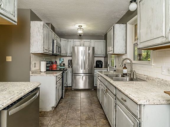 4th image of 286 Cider Barn Ln