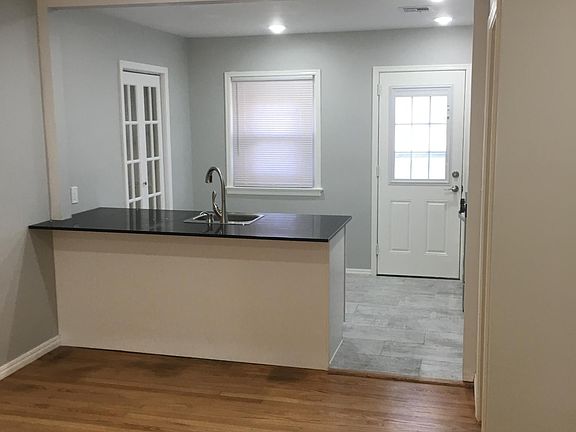 LIVING ROOM - CENTER ISLAND - DOOR TO BACK YARD