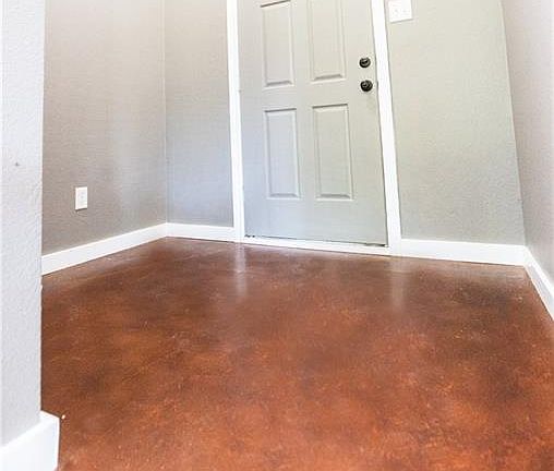 5th image of 11022 Shady Oaks Dr
