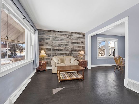 3rd image of 5942 W Thorndale Ave