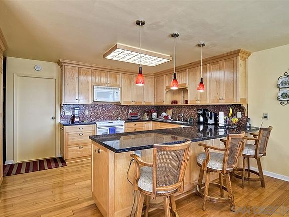 4th image of 3333 Oliphant St
