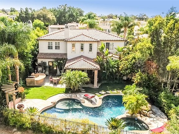 4th image of 24707 Tiburon St
