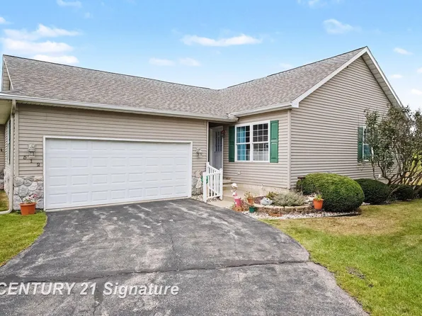 512 Hampton Lake Dr, Essexville, MI 48732