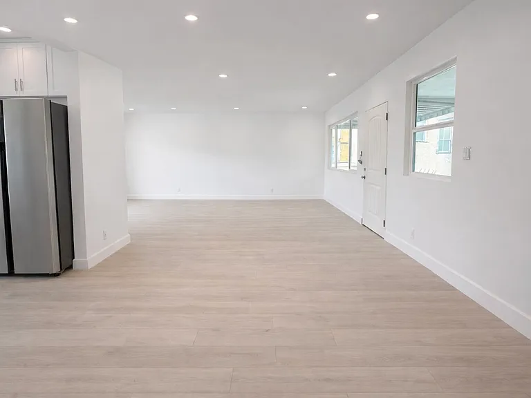 324 S Kenmore Ave #6 — Photo 2
