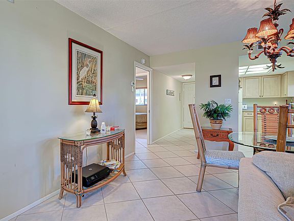 5th image of 504 Parkdale Mews #504
