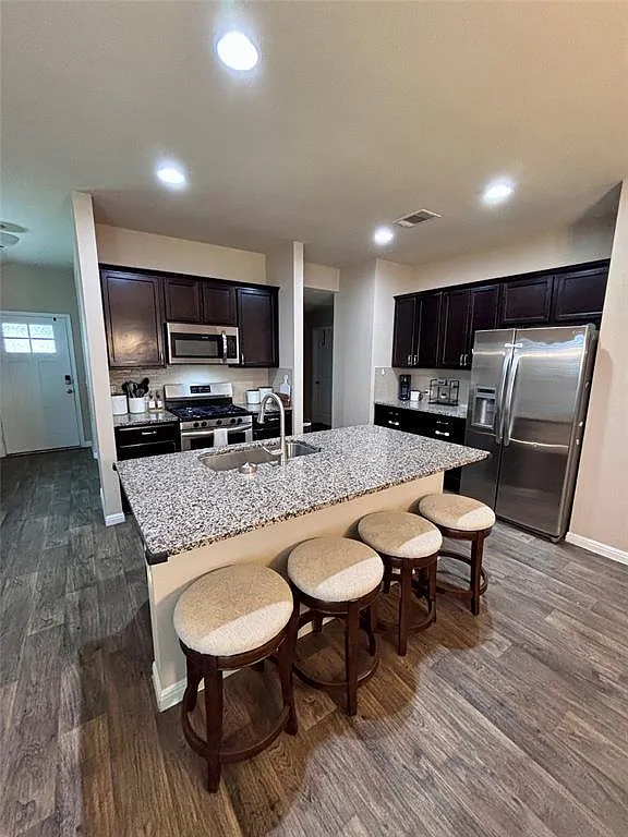 4 bed, 2.0 bath, 1713 sqft, $2,300 — Photo 4
