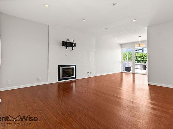 4th image of 1120 Oakwood Dr