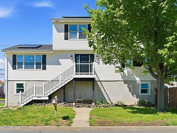 2nd image of 225 Isabelle Avenue
