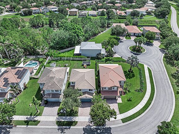 5th image of 4825 SE Chiles Court