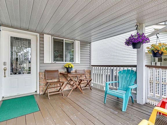 3rd image of 13 Emerald Ct SE
