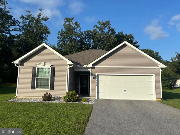 621 Ledger Dr, Hanover, PA 17331