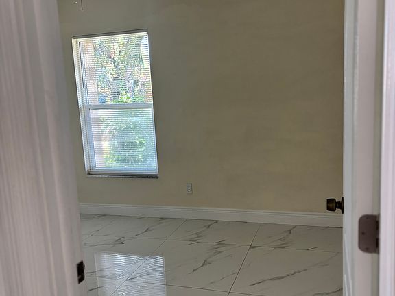 4th image of 624 SE 1st Pl
