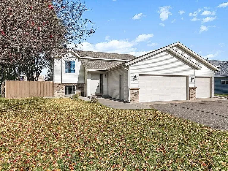 239 Sundance Rd — Photo 1