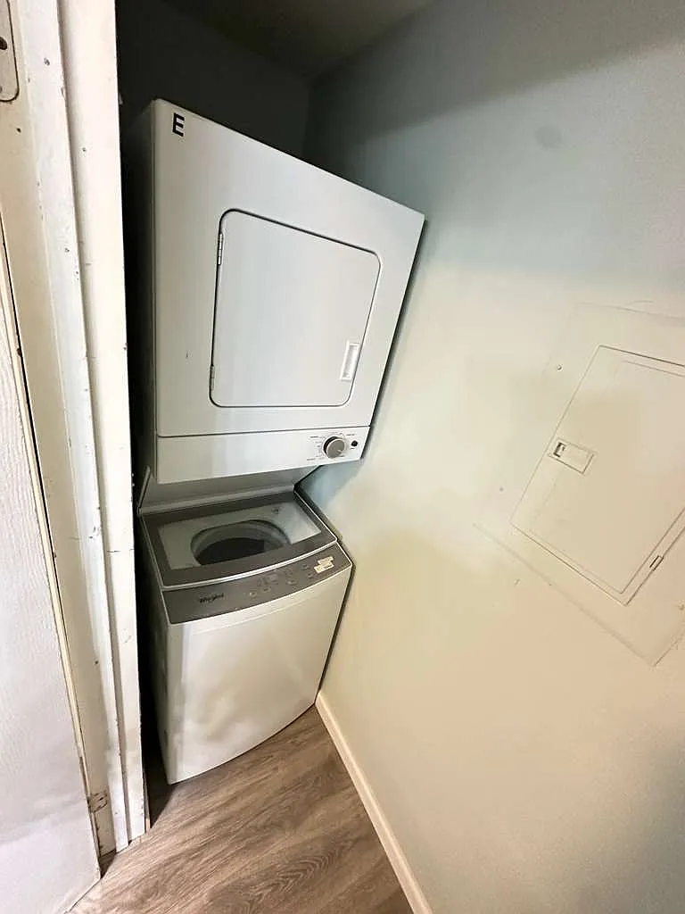 2 bed, 880 sqft, $1,899 — Photo 2