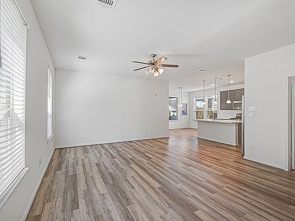 3rd image of 15442 Islandview Ln