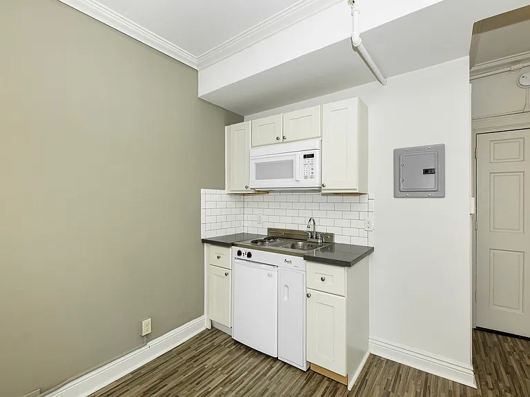735 Taylor — Photo 8