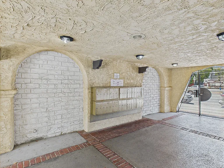 Sepulveda Landmark — Photo 57