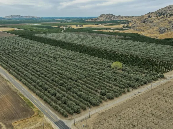 2000 S Anchor Ave, Orange Cove, CA 93646