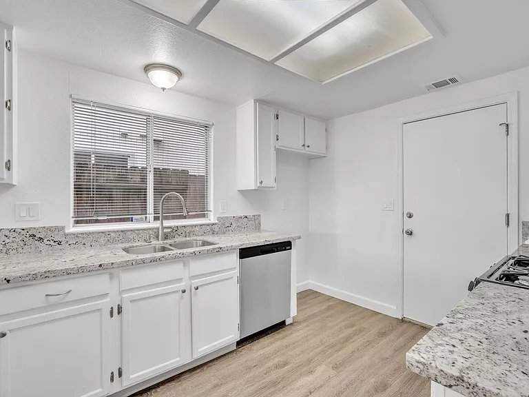 244 Delta Leaf Way — Photo 9