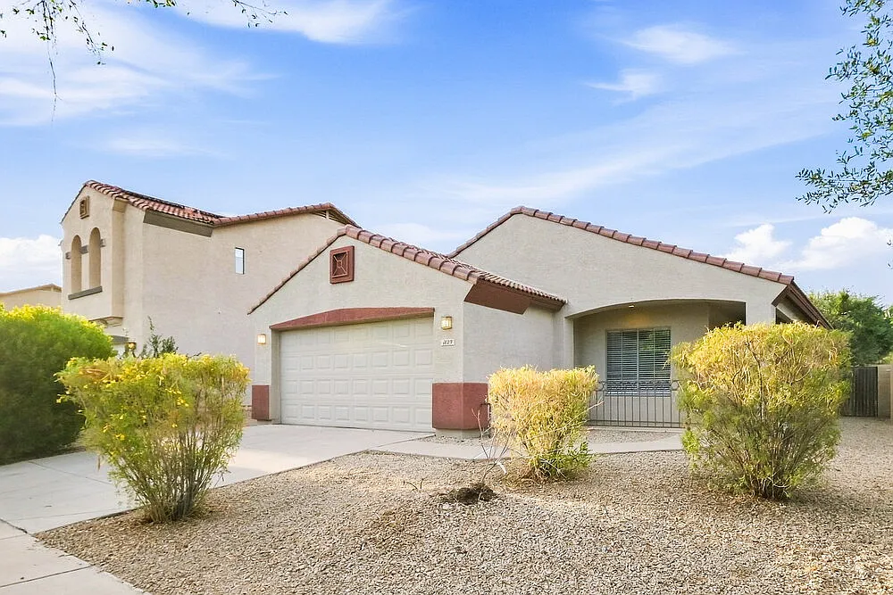 3 bed, 2.0 bath, 1298 sqft, $2,150 — Photo 3