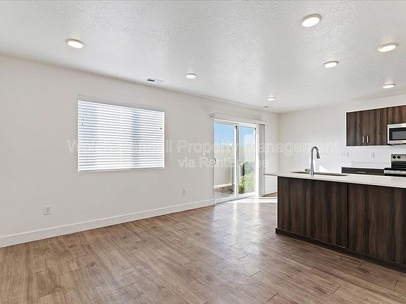 3rd image of 1177 W Shady Brook Ln Unit 4