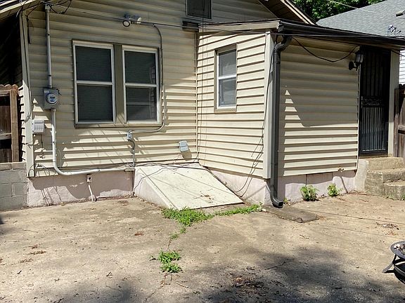 2nd image of 105 W 79th St