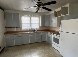 10 S State St FLOOR 1, Vineland, NJ 08360
