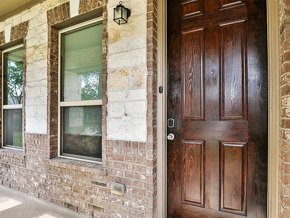 4th image of 10318 Peeble Trail Ct