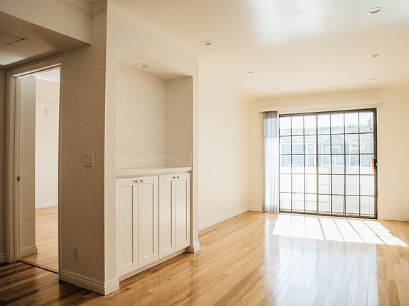 5th image of 3600 Empire Dr APT 202