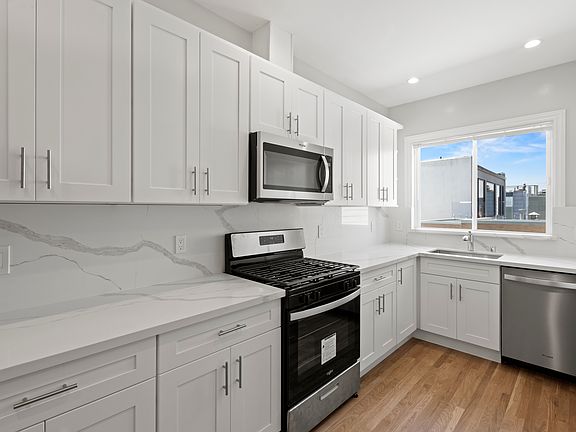 3rd image of 2040 Jefferson St APT 305