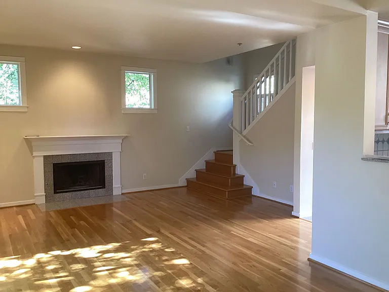 204 Roosevelt Ter — Photo 29