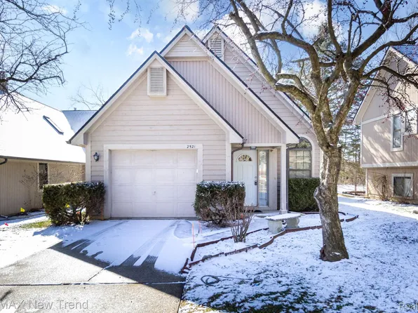 2521 Country Village Ct, Ann Arbor, MI 48103