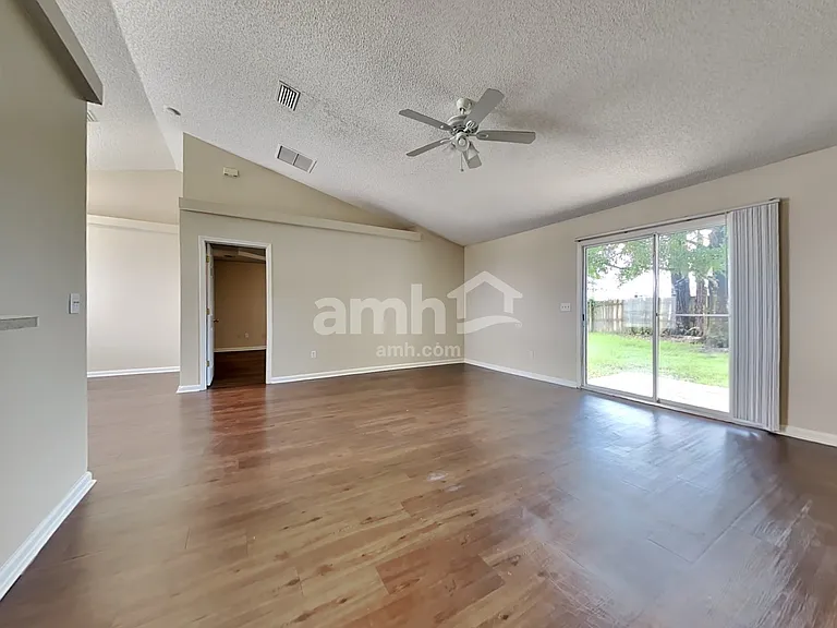 1215 Summer Springs Dr — Photo 7