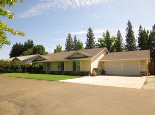 1433 Fayette Ln, Redding, CA 96003