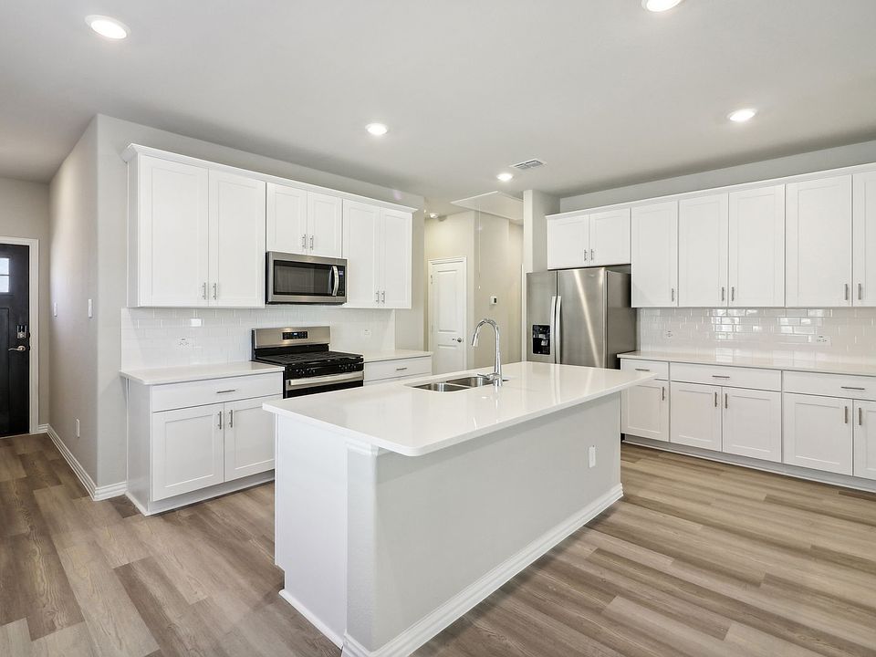1st image of 914 Dayflower Ct