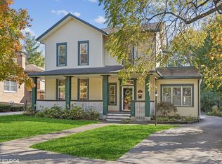 129 Barrypoint Rd, Riverside, IL 60546