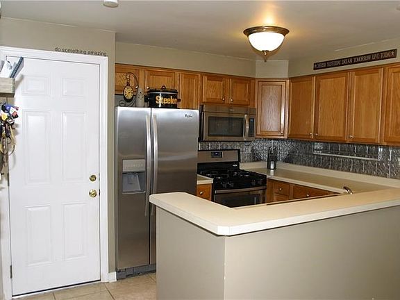 3rd image of 128 Sunrise Dr